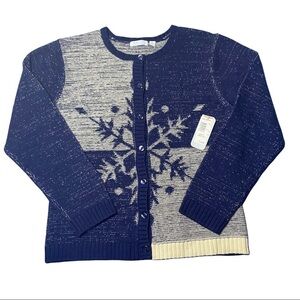 Traditions NWT Women's Size M Winter Snowflake Cardigan